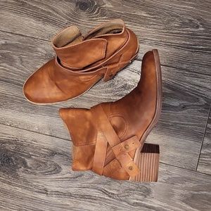 EUC UGG W Elora boots